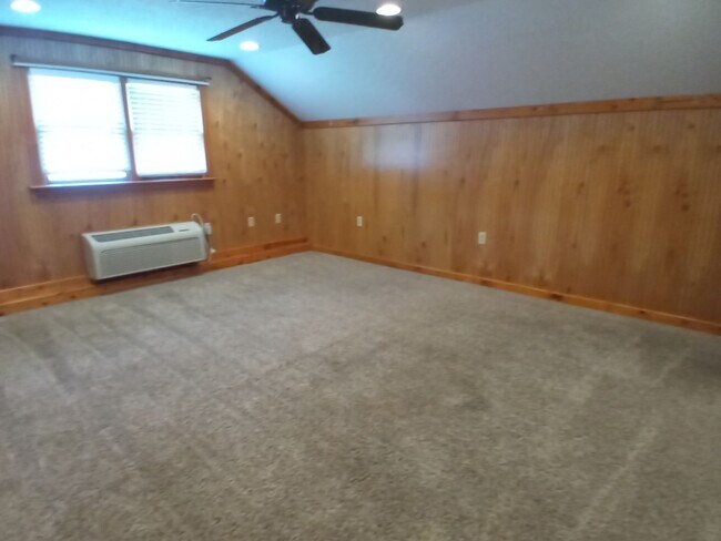 Building Photo - 350 Katydid St