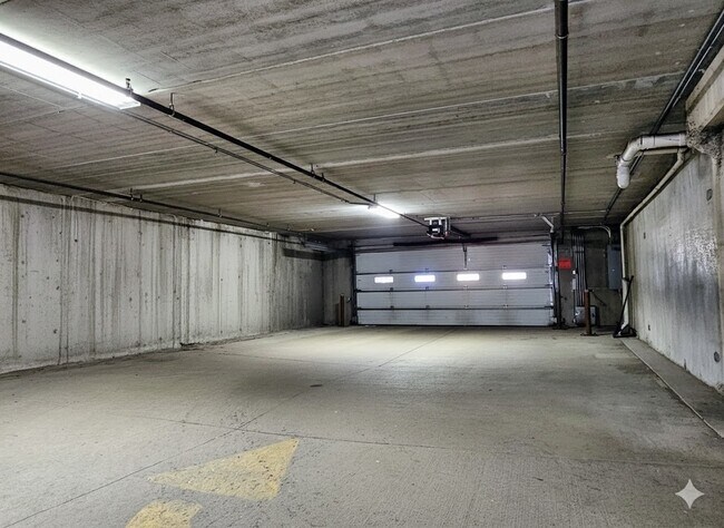 Building Photo - 310 S Main St