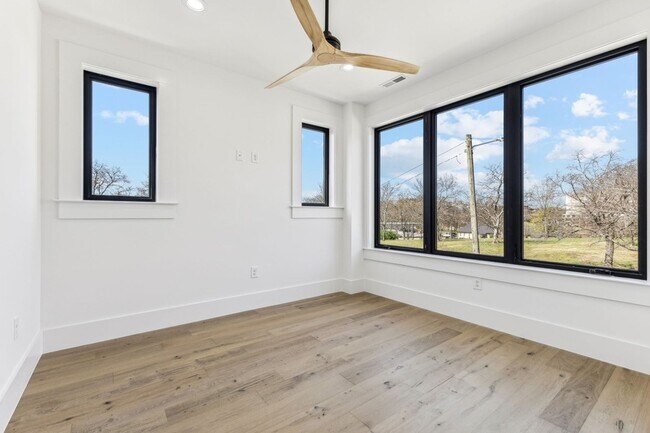 Building Photo - 3135 Parthenon Ave
