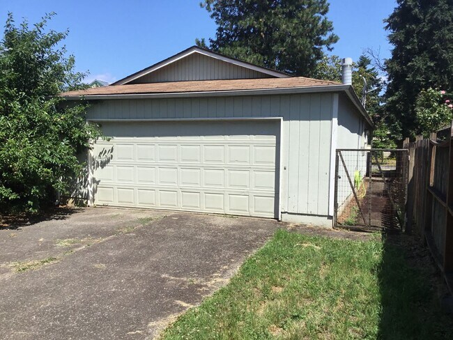 Building Photo - Arbor Lodge Ranch