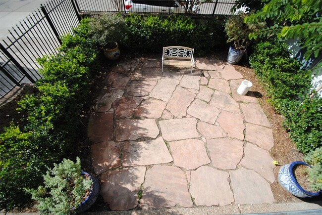 Building Photo - 2515 Yoakum Blvd