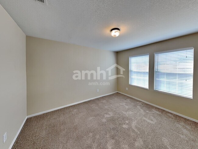 Building Photo - 148 Hinge Chase