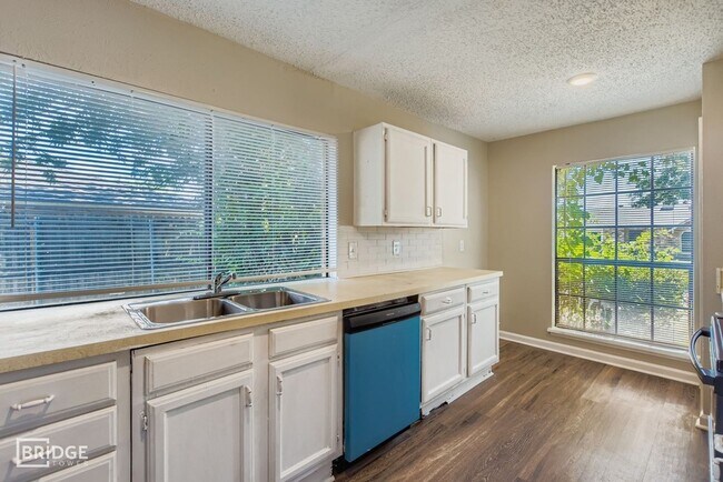 Building Photo - 9117 Fairmont Cir