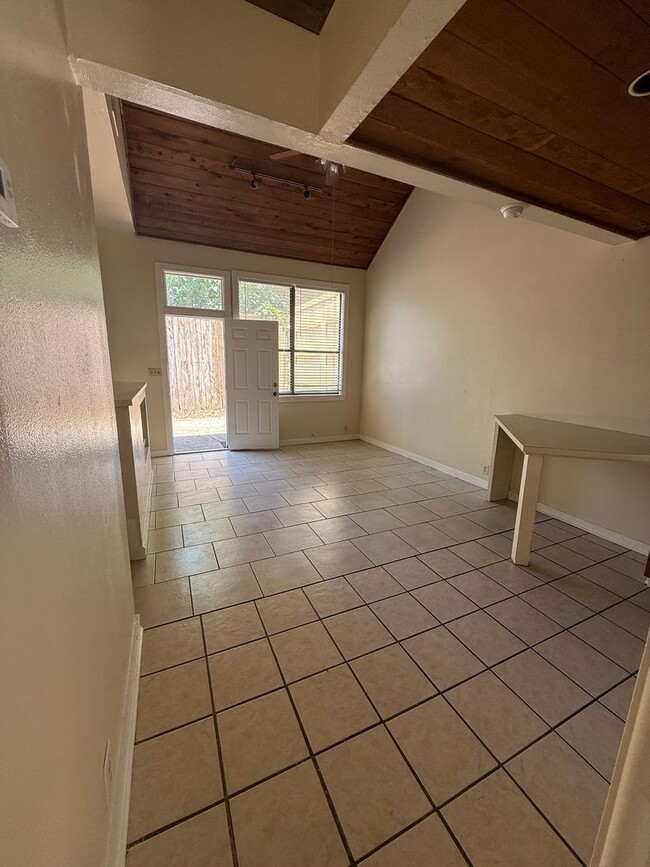 Building Photo - Studio/Efficiency Bungalow with a Loft