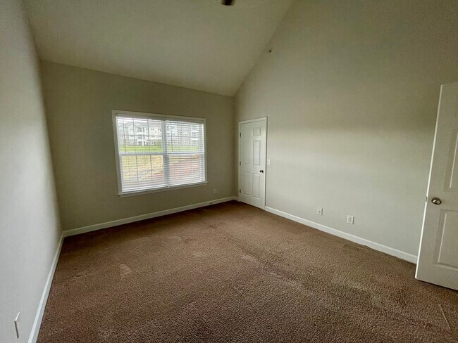 Building Photo - 1047 McKenna Dr