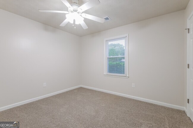 Building Photo - 70 Millcrest Dr