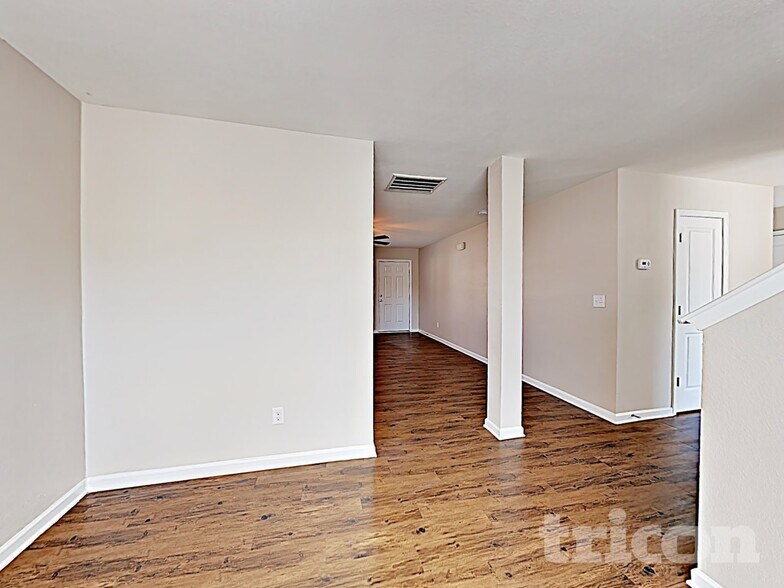 Building Photo - 2414 Dewey Creek Ln