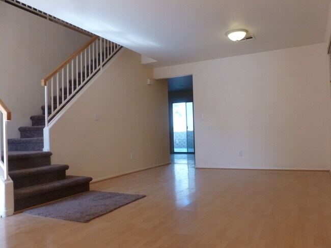 Building Photo - 1705 Encarta St