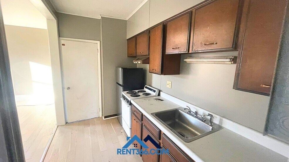 Building Photo - 101 N George St