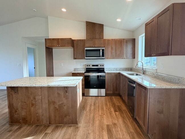 Building Photo - BRAND NEW construction! 3 beds, 2 baths, double garage, deck with VIEWS and more!