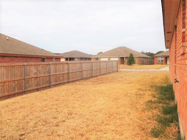 Building Photo - 610 Bermuda