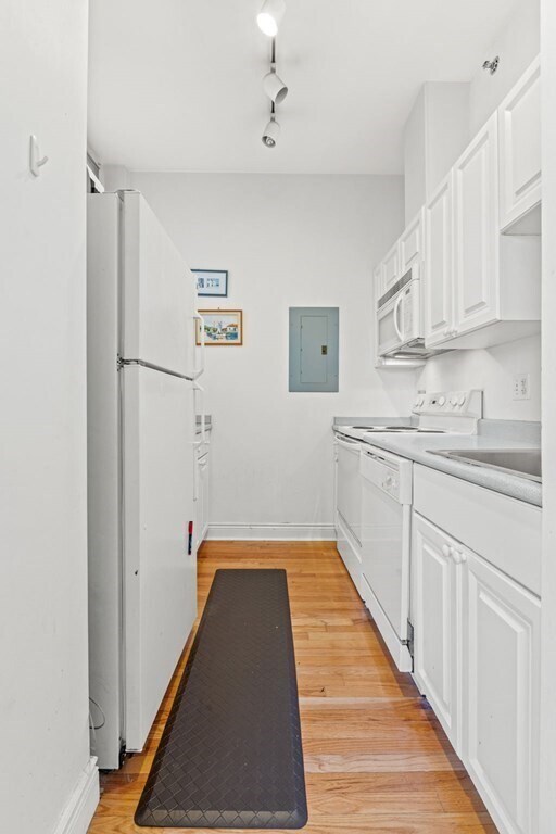 Building Photo - 4 Charlesgate E