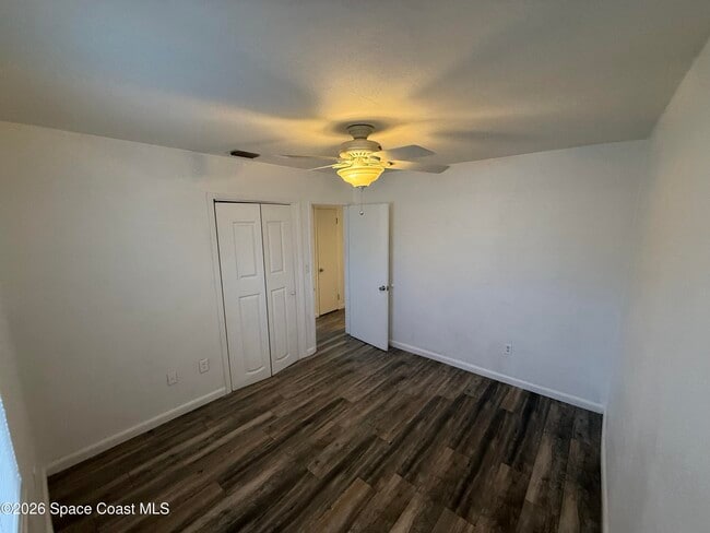 Building Photo - 805 Camellia Dr