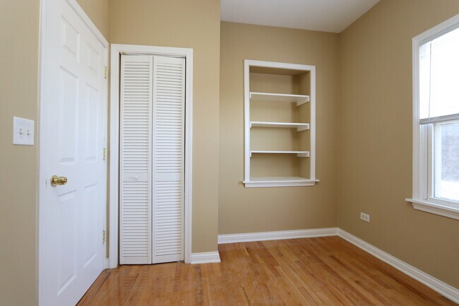 Building Photo - 4457 W Wrightwood Ave