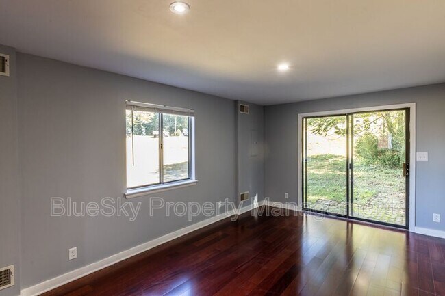 Building Photo - 1100 Wolf Trap Rd