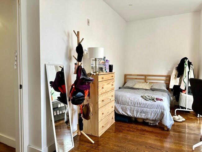 Building Photo - 19 Marney St