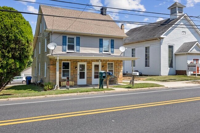 Building Photo - 675 Main St