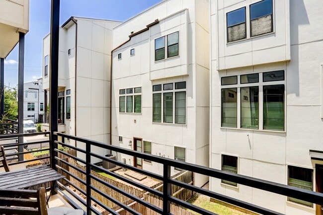 Building Photo - 2106 Colorado St