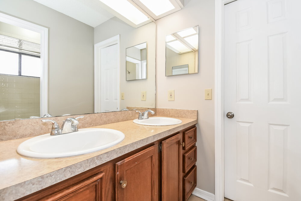 Building Photo - 970 Sandstone Dr