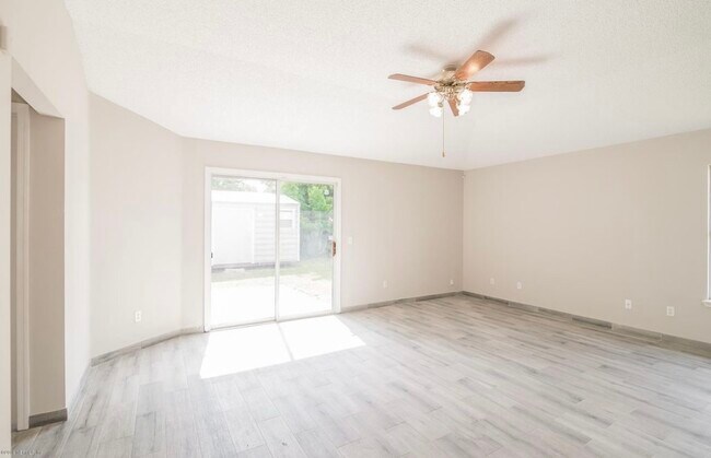 Building Photo - 293 Summer Springs Ct