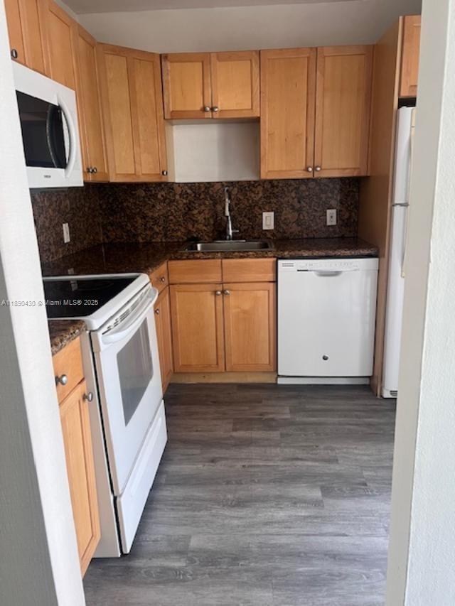 Building Photo - 3475 N Country Club Dr
