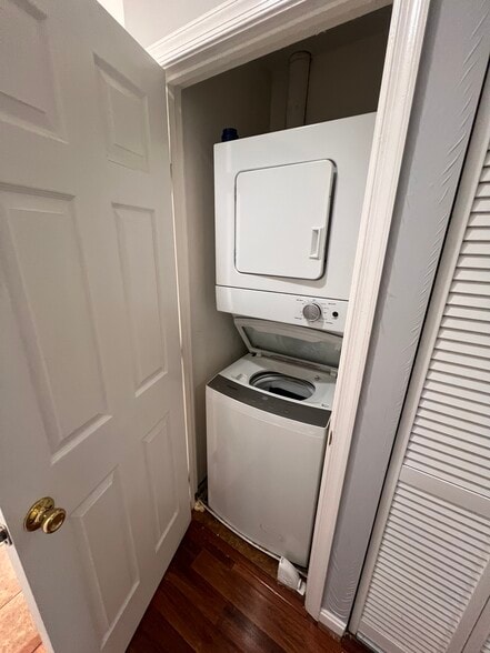 Washer/Dryer - 1710 Trinidad Ave NE