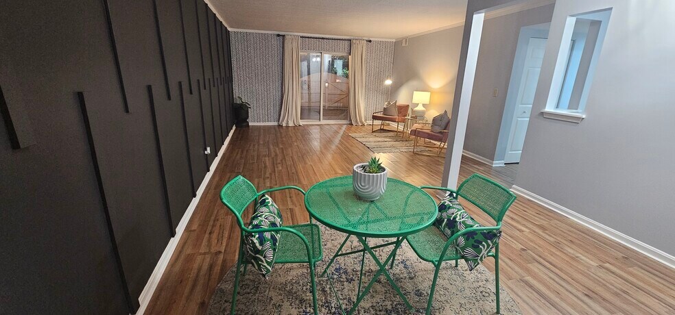 Open living and dining room concept - 408 La Fontenay Ct