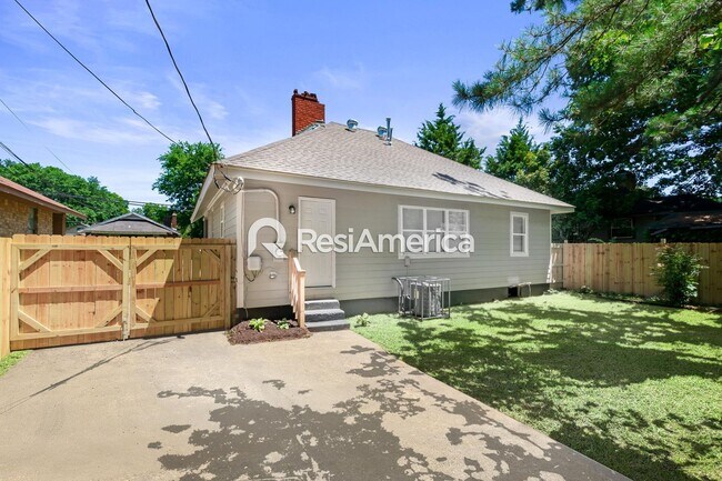 Building Photo - Beautiful Midtown Bungalow- Fully Updated!