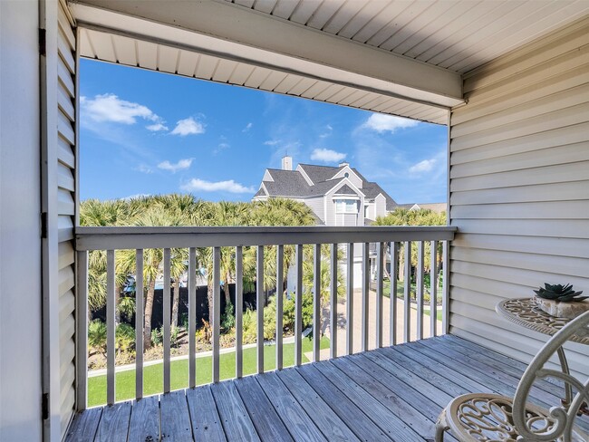 Building Photo - 16627 Bayfront Dr
