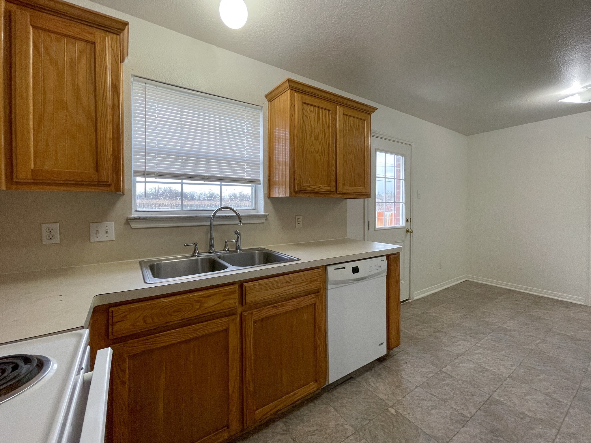 Building Photo - 145 Spring Water Ln