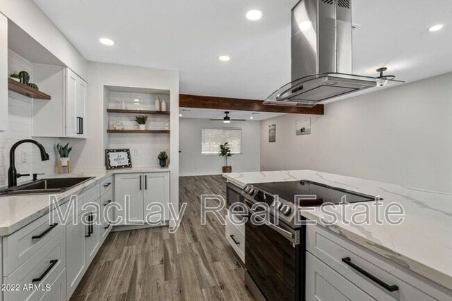 Building Photo - 409 N Arrowhead Dr