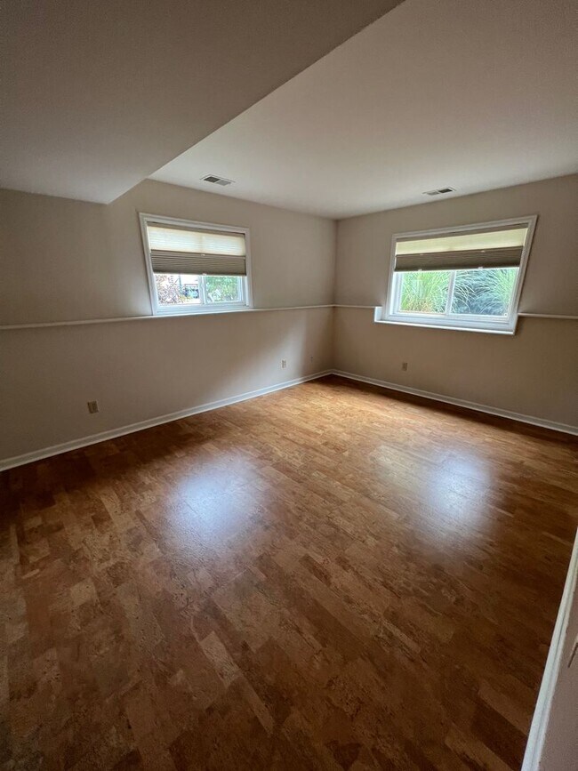 Building Photo - CHARMING 2 Bed 2 Bath Condo in Gunbarrel- ...