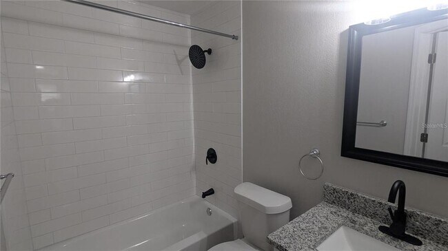 Building Photo - 1948 Lake Atriums Cir