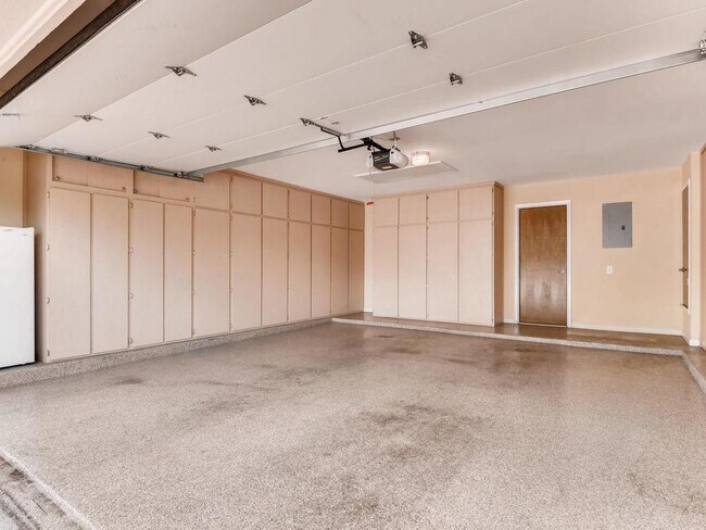 Building Photo - 1713 Bay Hill Dr