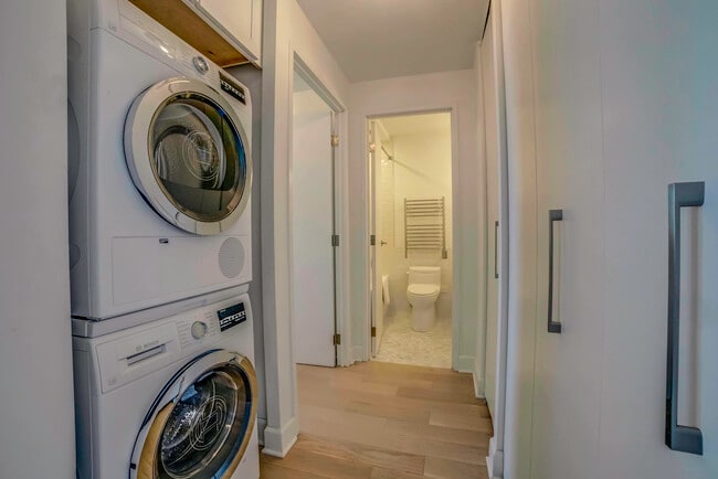 Building Photo - 440 N McClurg Ct