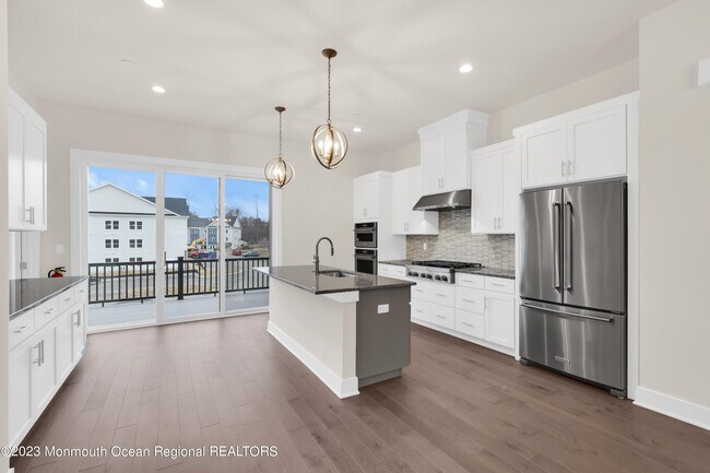 Building Photo - 5 Blaisdell Ct