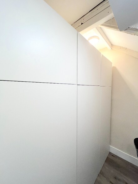 Building Photo - 3 Deuce Ct