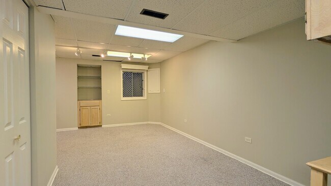 Building Photo - 404 Orleans Ave