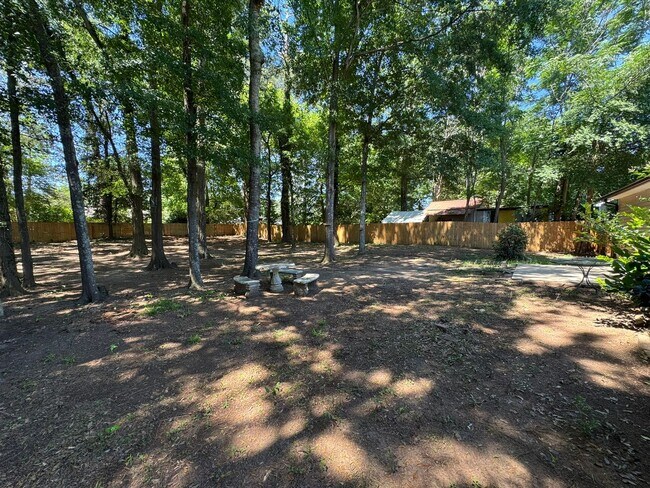 Building Photo - Cute 2 Bedroom Home in The Vineyard!