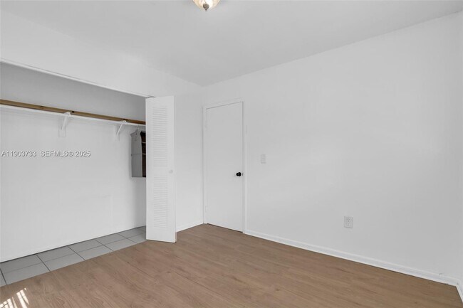 Building Photo - 2809 SW 23rd Terrace