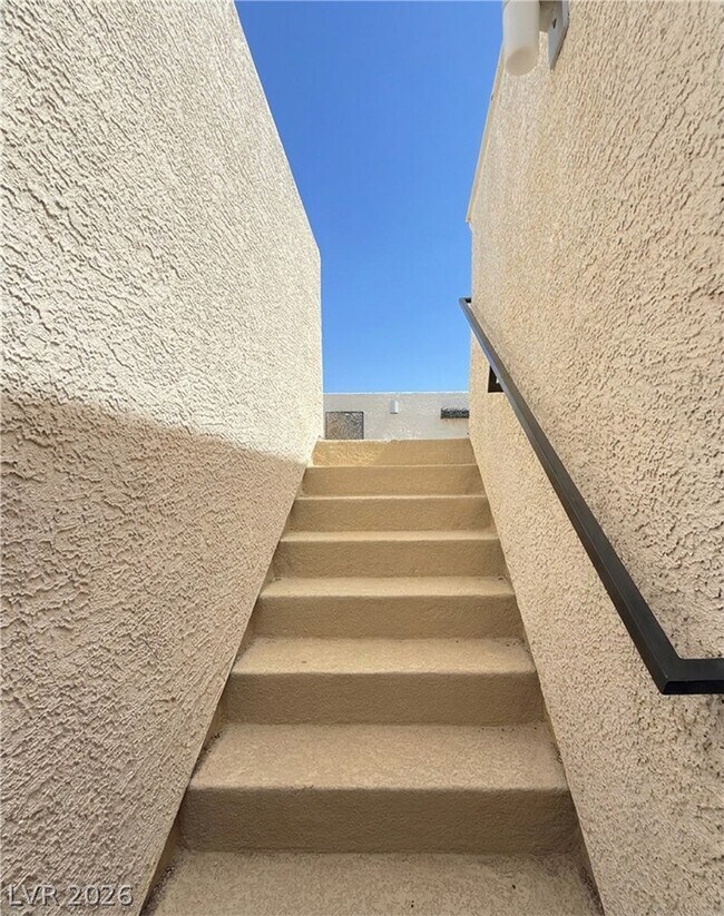 Building Photo - 372 Ambitious St