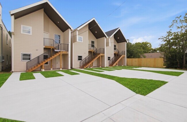 Building Photo - 307 Bolden St