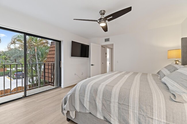 Building Photo - 3052 30th Ct