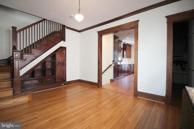Building Photo - 2417 Otis St NE