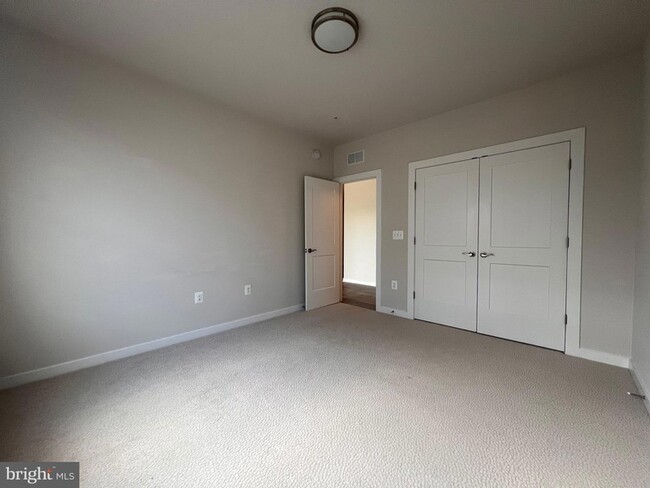 Building Photo - 44625 Wolfhound Sq