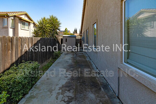 Building Photo - 641 Tracey Jean Ct