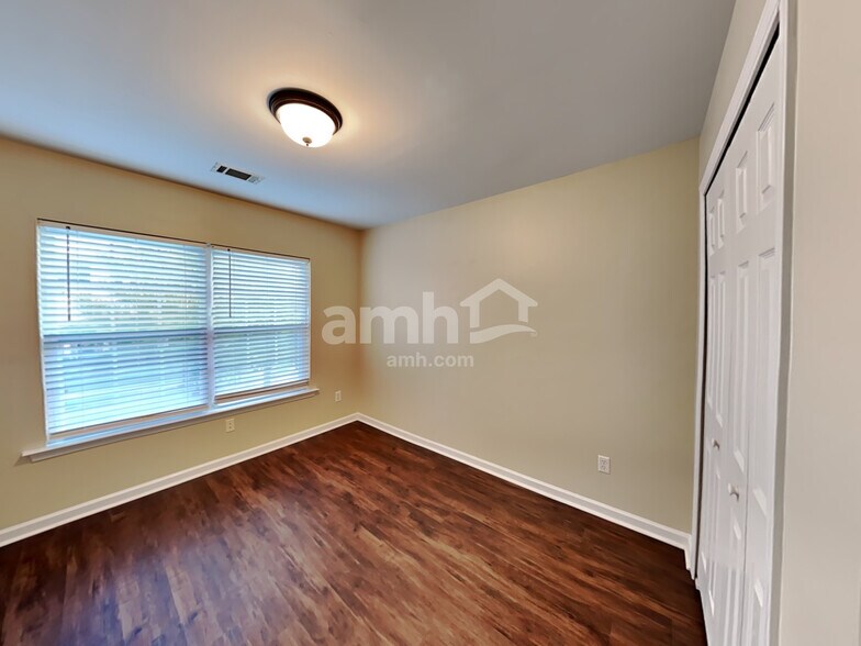 Building Photo - 544 Knothole Ln