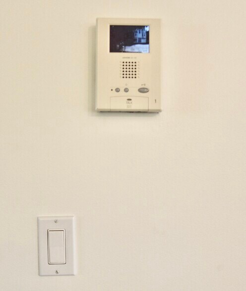 Video intercom - 18 Boardman Plz
