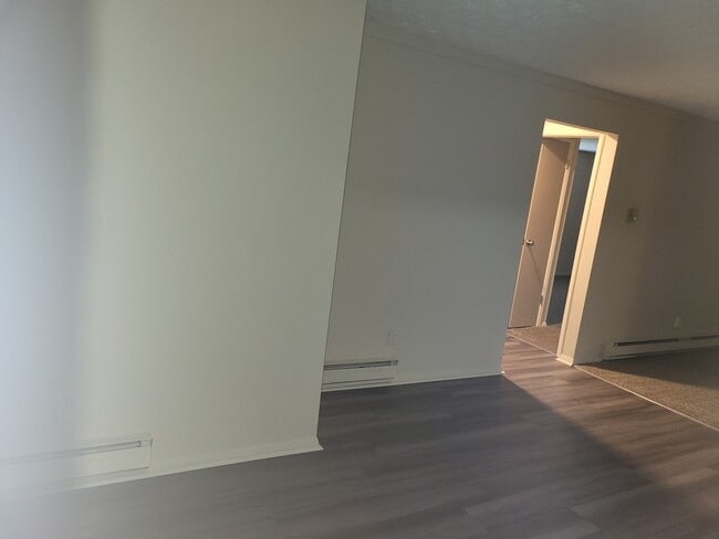 Building Photo - Deer Pointe Apartments