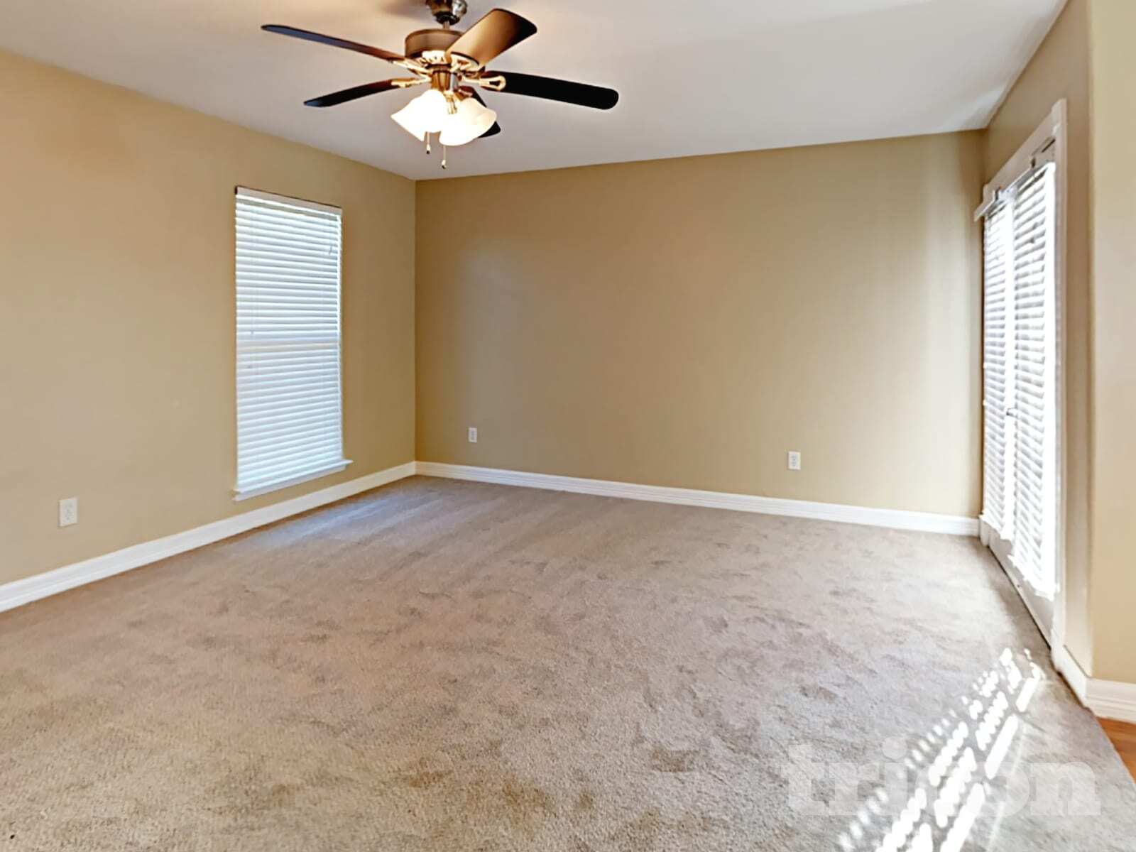 Building Photo - 1715 Evesham Dr